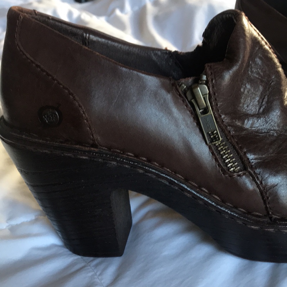 Born platform closed clogs. - Picture 3 of 6